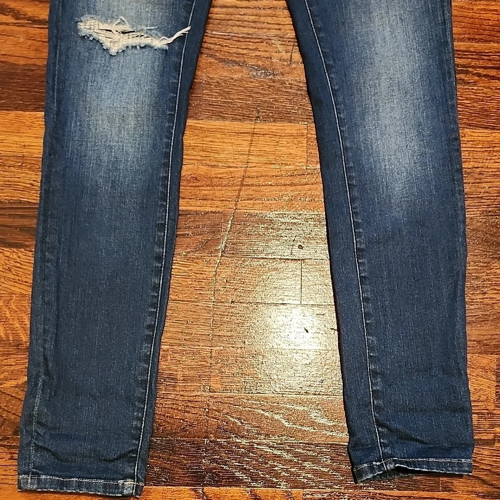 Blank NYC Dark Wash Mid Rise Soft Casual Distressed Ripped Skinny Jeans Size 28